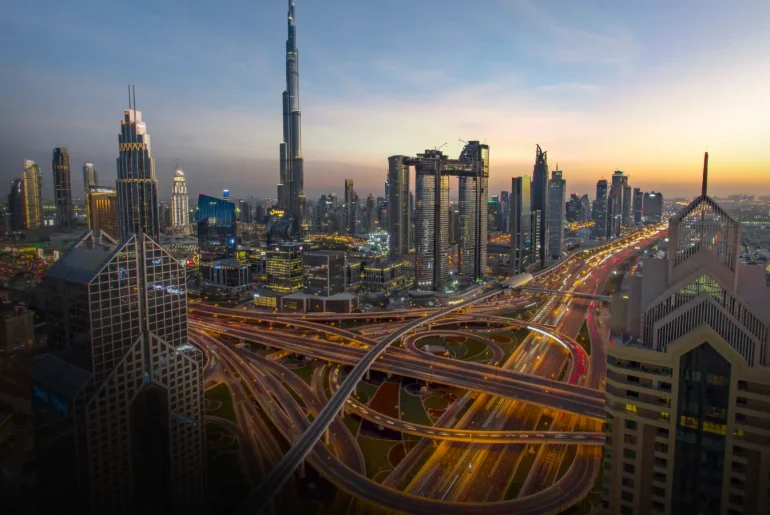 El futuro más inteligente es ahora: actores clave, impulsores de la innovación y estrategias de telecomunicaciones inteligentes que configuran la región MENA Estrategias de telecomunicaciones en la transformación de MENA