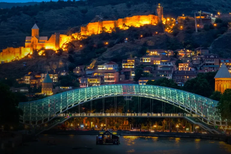 Cloud Horizons Georgia: ¿Transición empresarial a la nueva infraestructura o permanecer igual? Transformación de VSAAS y control de acceso en la nube para empresas en Georgia