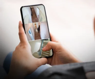 De una inversión costosa a un servicio escalable: cómo las innovaciones en la nube redefinen la videovigilancia Costo de videovigilancia de telecomunicaciones