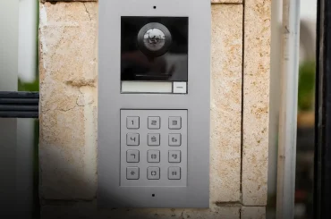 La porte d'entrée vers la vie intelligente. De l'interphone vidéo cloud à la maison connectée.  interphone vidéo en tant que service et partie intégrante de la maison intelligente