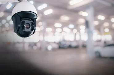 Quand le VSaaS surpasse les solutions NVR/VMS traditionnelles machines virtuelles traditionnelles vs. vsaas