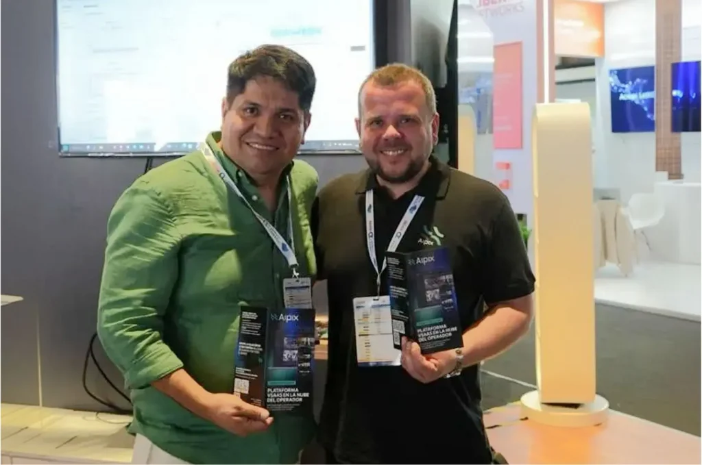 aipix-team-attends-Expo ISP Perú 2026 with visitors